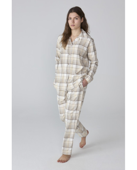 Pijama de mujer con estampado de cuadros en tonos beige y corte clásico Pijama de mujer con estampado de cuadros en tonos beige y corte clásico