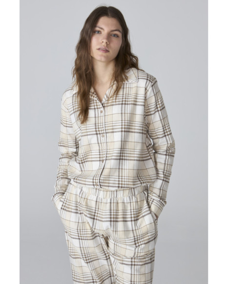 Pijama de mujer con estampado de cuadros en tonos beige y corte clásico Pijama de mujer con estampado de cuadros en tonos beige y corte clásico