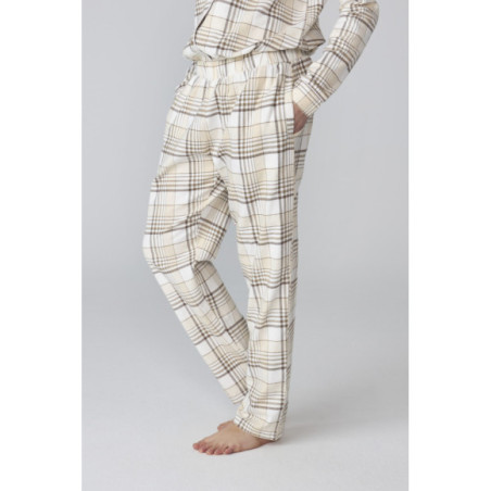 Pijama de mujer con estampado de cuadros en tonos beige y corte clásico Pijama de mujer con estampado de cuadros en tonos beige y corte clásico