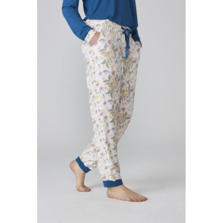 Pijama largo de mujer en azul y con estampado floral Pijama largo de mujer en azul y con estampado floral