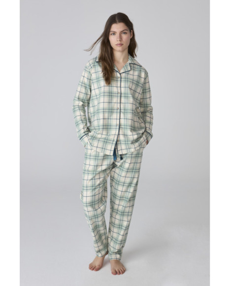 Pijama largo para mujer en blanco con diseño en cuadros verdes Pijama largo para mujer en blanco con diseño en cuadros verdes