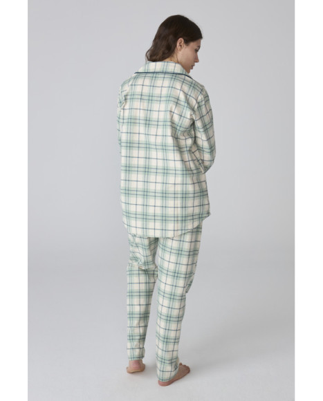 Pijama largo para mujer en blanco con diseño en cuadros verdes Pijama largo para mujer en blanco con diseño en cuadros verdes