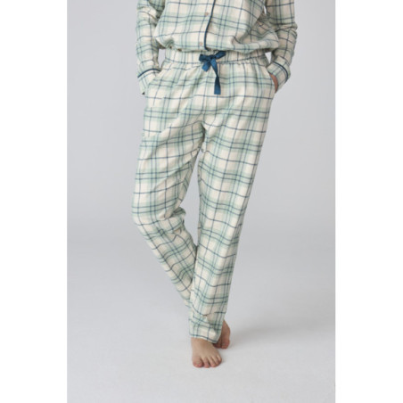 Pijama largo para mujer en blanco con diseño en cuadros verdes Pijama largo para mujer en blanco con diseño en cuadros verdes