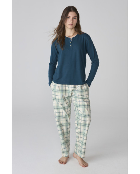 Pijama para mujer en azul con pantalón de cuadros verdes Pijama para mujer en azul con pantalón de cuadros verdes