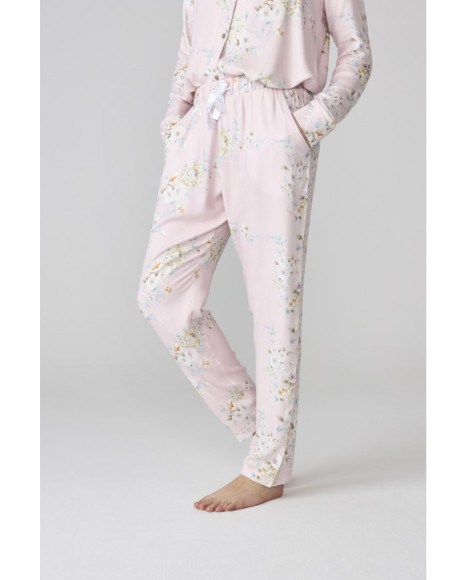 Pijama largo para mujer en rosa con estampado floral Pijama largo para mujer en rosa con estampado floral