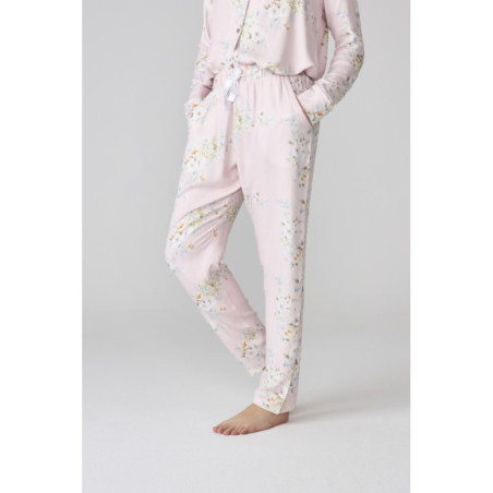 Pijama largo para mujer en rosa con estampado floral Pijama largo para mujer en rosa con estampado floral