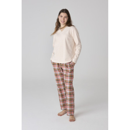 Conjunto de pijama de mujer en tono beige y cuadros rosas Conjunto de pijama de mujer en tono beige y cuadros rosas