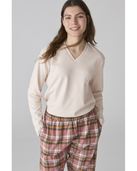 Conjunto de pijama de mujer en tono beige y cuadros rosas Conjunto de pijama de mujer en tono beige y cuadros rosas