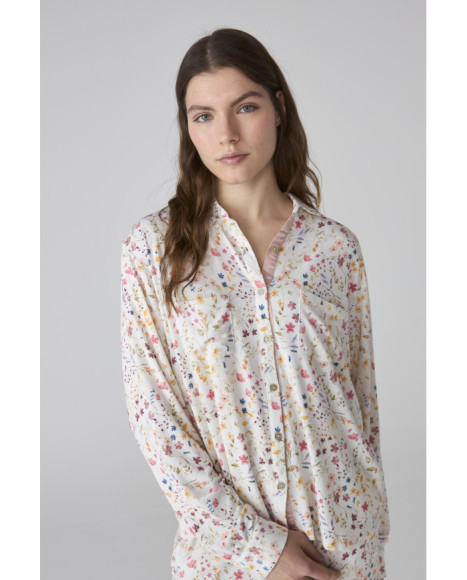 Pijama largo de mujer en blanco con estampado floral multicolor Pijama largo de mujer en blanco con estampado floral multicolor