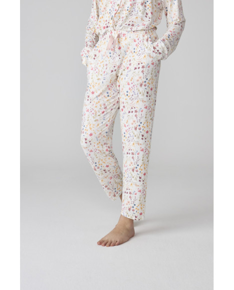 Pijama largo de mujer en blanco con estampado floral multicolor Pijama largo de mujer en blanco con estampado floral multicolor