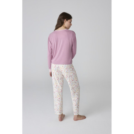 Pijama de mujer con camiseta en rosa y pantalón blanco estampado floral Pijama de mujer con camiseta en rosa y pantalón blanco estampado floral