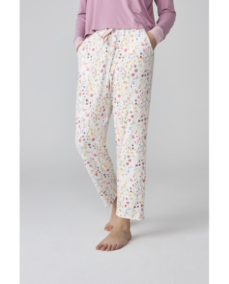Pijama de mujer con camiseta en rosa y pantalón blanco estampado floral Pijama de mujer con camiseta en rosa y pantalón blanco estampado floral