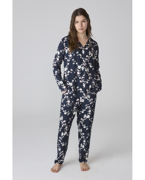 Pijama de mujer largo en azul marino con estampado floral Pijama de mujer largo en azul marino con estampado floral