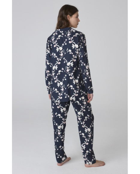 Pijama de mujer largo en azul marino con estampado floral Pijama de mujer largo en azul marino con estampado floral