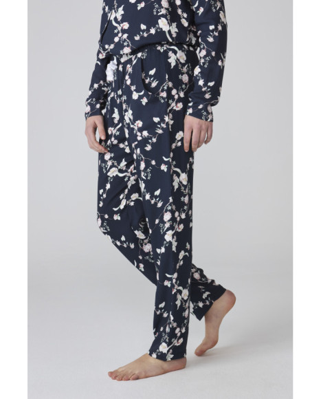 Pijama de mujer largo en azul marino con estampado floral Pijama de mujer largo en azul marino con estampado floral