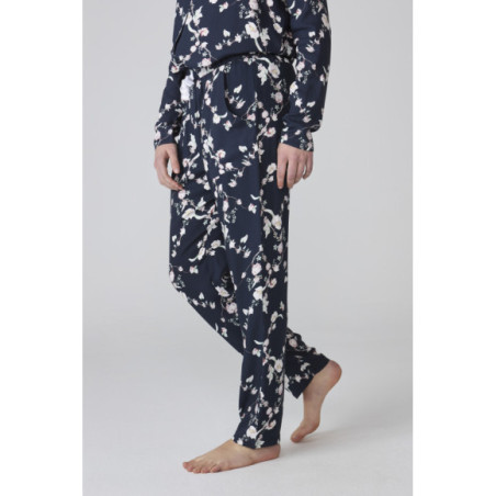 Pijama de mujer largo en azul marino con estampado floral Pijama de mujer largo en azul marino con estampado floral