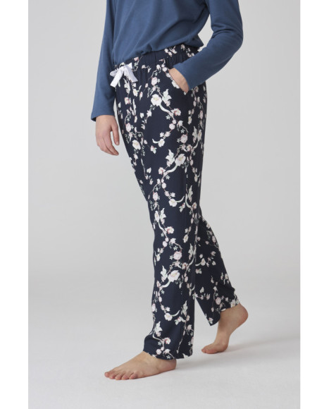 Pijama de mujer con camiseta azul y pantalón estampado floral en azul marino Pijama de mujer con camiseta azul y pantalón estampado floral en azul marino