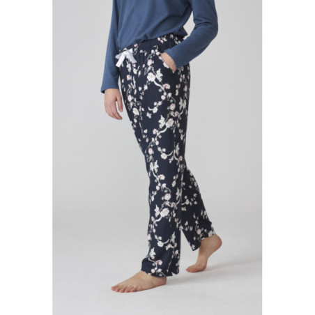 Pijama de mujer con camiseta azul y pantalón estampado floral en azul marino