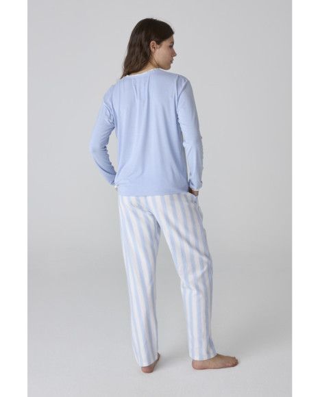 Pijama de mujer con camiseta azul y pantalón largo a rayas Pijama de mujer con camiseta azul y pantalón largo a rayas