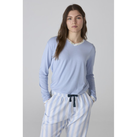 Pijama de mujer con camiseta azul y pantalón largo a rayas Pijama de mujer con camiseta azul y pantalón largo a rayas
