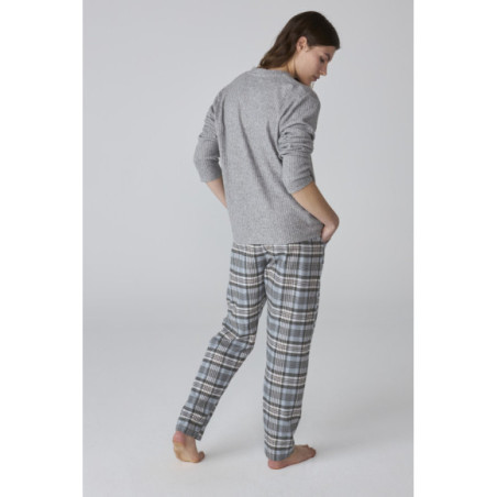 Pijama de mujer con pantalón de cuadros y camiseta de manga larga Pijama de mujer con pantalón de cuadros y camiseta de manga larga