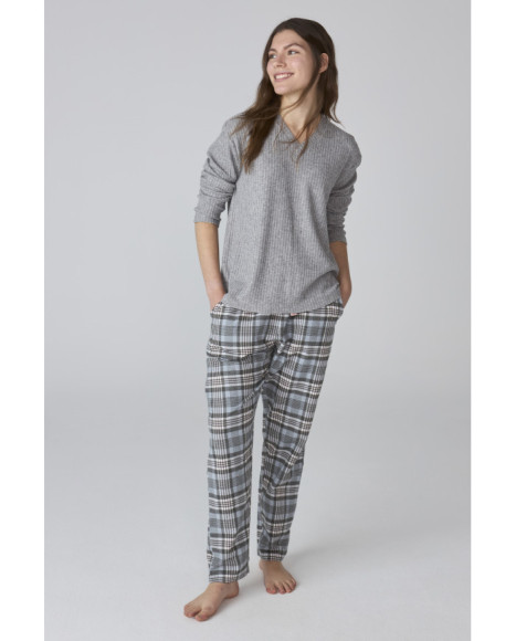 Pijama de mujer con pantalón de cuadros y camiseta de manga larga Pijama de mujer con pantalón de cuadros y camiseta de manga larga