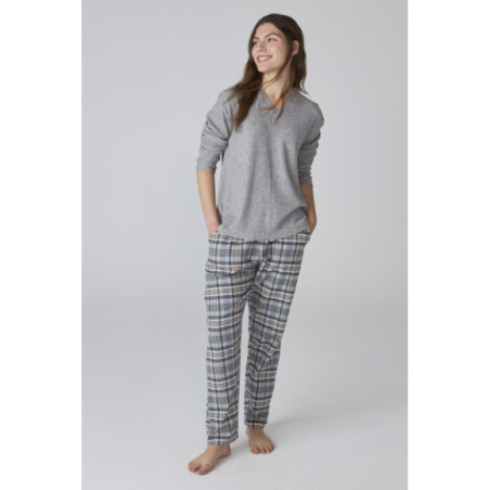 Pijama de mujer con pantalón de cuadros y camiseta de manga larga Pijama de mujer con pantalón de cuadros y camiseta de manga larga