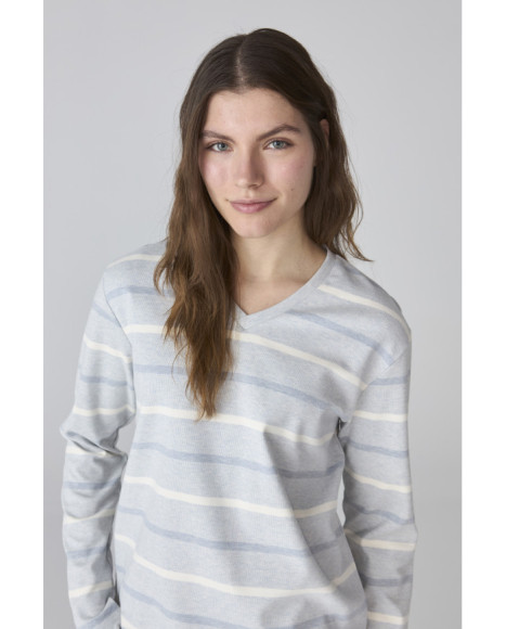 Pijama de mujer con rayas en tonos grises y azul claro Pijama de mujer con rayas en tonos grises y azul claro