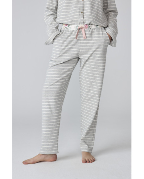 Conjunto de pijama para mujer en franela gris a rayas Conjunto de pijama para mujer en franela gris a rayas