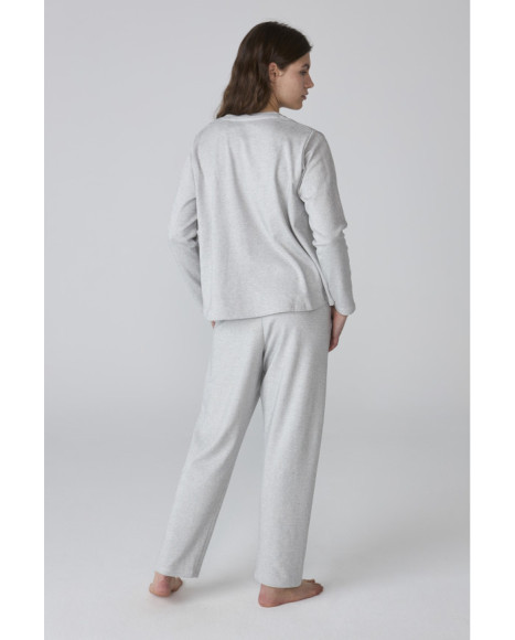 Pijama de mujer gris con camiseta henley y pantalón largo Pijama de mujer gris con camiseta henley y pantalón largo