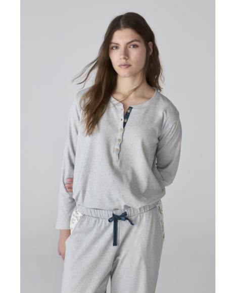 Pijama de mujer gris con camiseta henley y pantalón largo Pijama de mujer gris con camiseta henley y pantalón largo