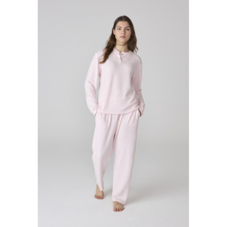 Pijama para mujer de felpa rosa claro y cuello henley Pijama para mujer de felpa rosa claro y cuello henley