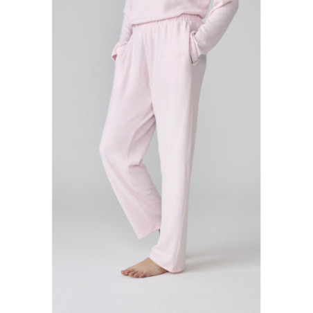 Pijama para mujer de felpa rosa claro y cuello henley Pijama para mujer de felpa rosa claro y cuello henley