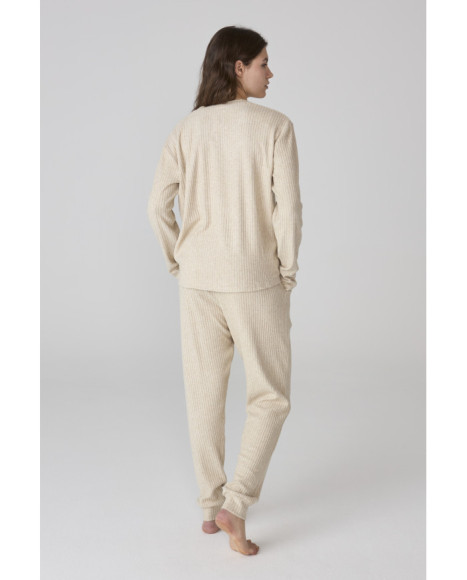Pijama largo de mujer en beige de punto canalé con pantalón largo Pijama largo de mujer en beige de punto canalé con pantalón largo