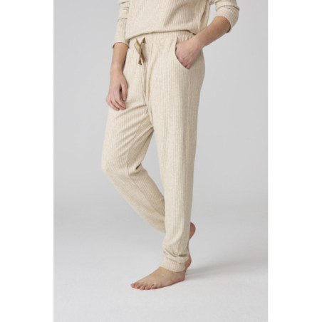 Pijama largo de mujer en beige de punto canalé con pantalón largo Pijama largo de mujer en beige de punto canalé con pantalón largo