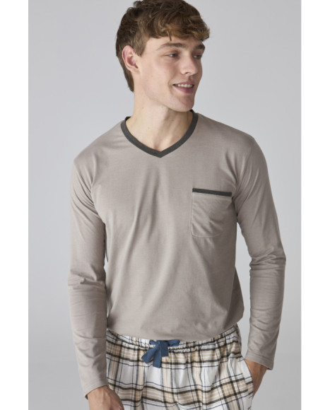 Pijama largo para hombre con camiseta taupe y pantalón a cuadros Pijama largo para hombre con camiseta taupe y pantalón a cuadros