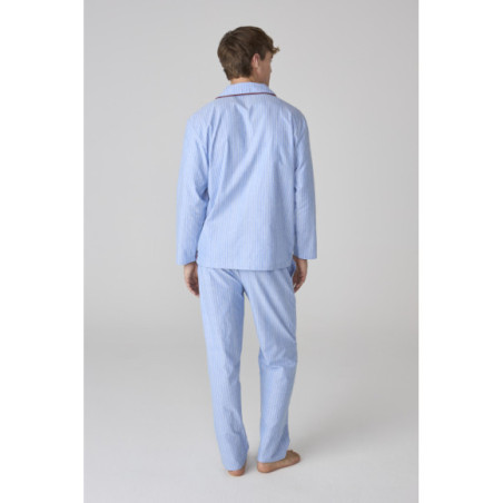 Set clásico de pijama para hombre en tono celeste y camisa de botones Set clásico de pijama para hombre en tono celeste y camisa de botones