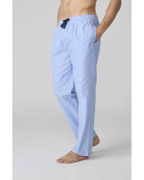 Pijama de hombre con parte superior azul oscura y pantalón a rayas Pijama de hombre con parte superior azul oscura y pantalón a rayas
