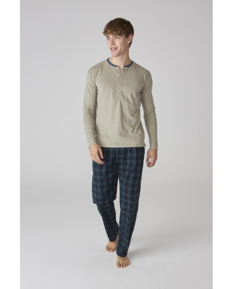 Pijama largo para hombre con cuello henley y pantalón a cuadros Pijama largo para hombre con cuello henley y pantalón a cuadros