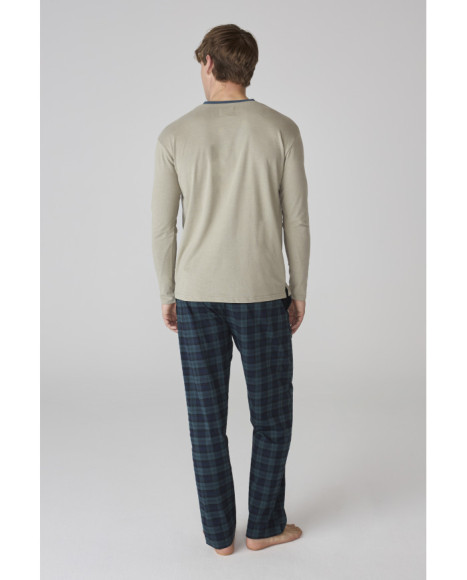 Pijama largo para hombre con cuello henley y pantalón a cuadros Pijama largo para hombre con cuello henley y pantalón a cuadros