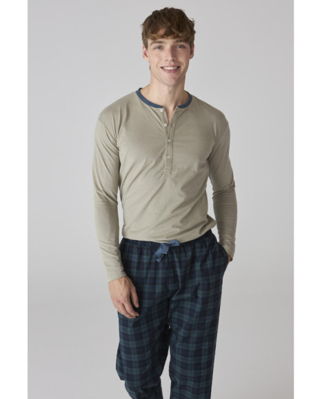 Pijama largo para hombre con cuello henley y pantalón a cuadros Pijama largo para hombre con cuello henley y pantalón a cuadros