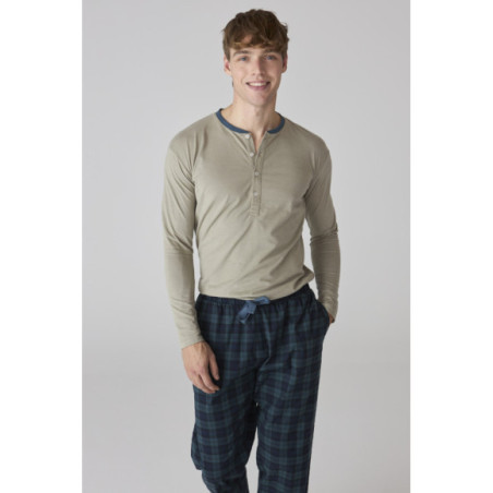 Pijama largo para hombre con cuello henley y pantalón a cuadros Pijama largo para hombre con cuello henley y pantalón a cuadros
